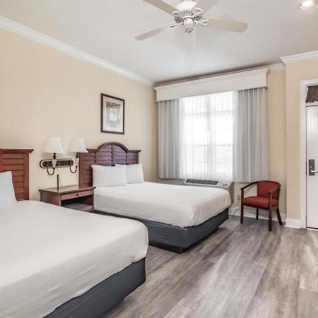 Litchfield Beach & Golf Resort Екстериор снимка