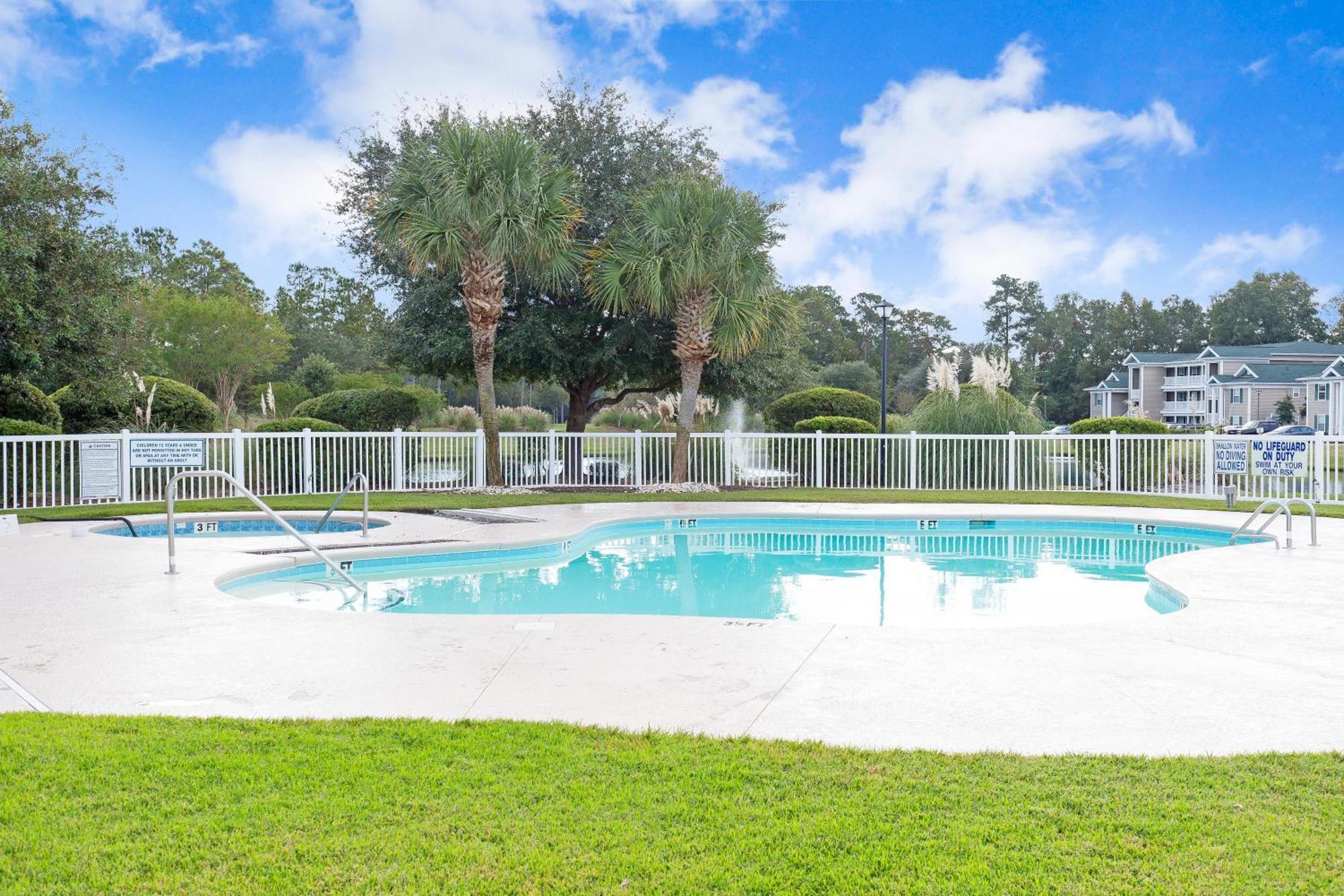 Litchfield Beach & Golf Resort Екстериор снимка