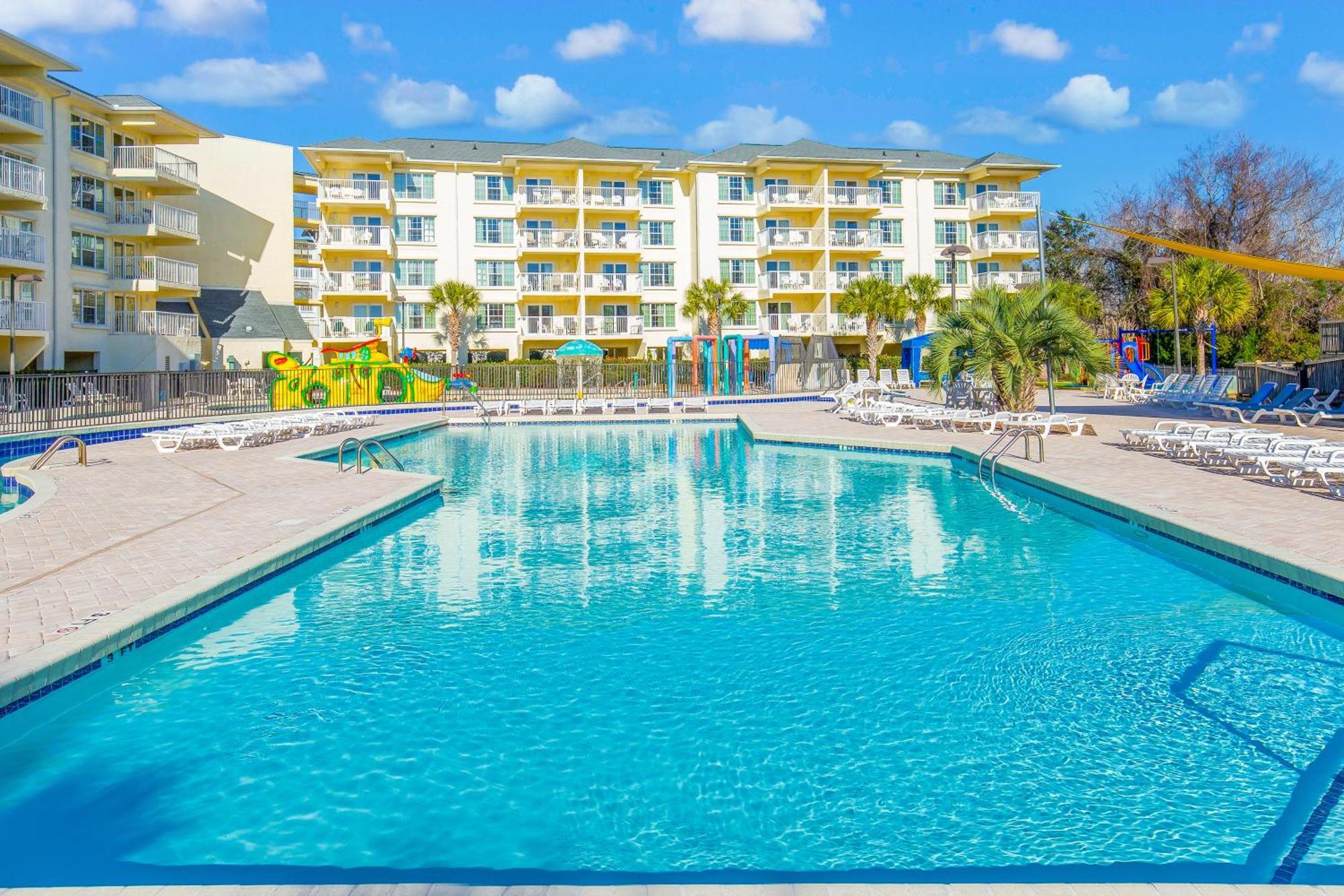 Litchfield Beach & Golf Resort Екстериор снимка